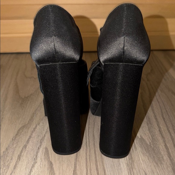 Elegant Black Satin Platform Heels - Picture 4 of 5